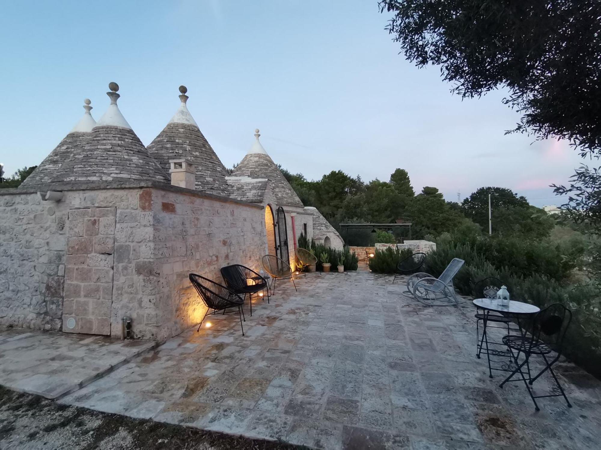 Trullo Mela Comfort, 6 People, 10 Minutes Alberobello Holiday home *